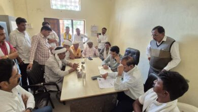 बलवाड़ी मंडी में फिर गूंजा नीलामी का नगाड़ा, किसान कांग्रेस के प्रयासों से मक्का की बोली शुरू, 1631 रुपये क्विंटल मिला भाव 3 14 kisan2