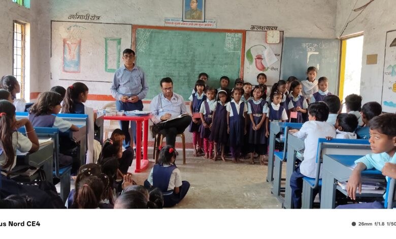 सेंधवा। हीमोग्लोबिन जांच में 25 बच्चों में खून की कमी, आयरन गोली खाने की सलाह 1 15 janch