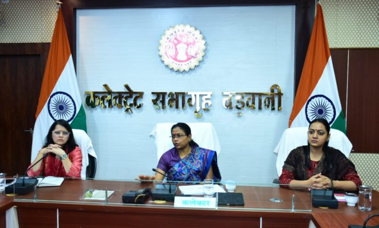 नीति आयोग की केंद्रीय प्रभारी अधिकारी (सीपीओ) सुश्री निधि केसरवानी ने बड़वानी जिले में आकांक्षी जिला कार्यक्रम की प्रगति की समीक्षा की 1 15 samiksha