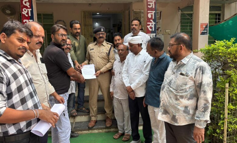 सेंधवा दशहरा मैदान में पटाखा दुकानों को प्राकृतिक आपदा से हुए नुकसान की क्षतिपूर्ति की माँग 1 19 cng