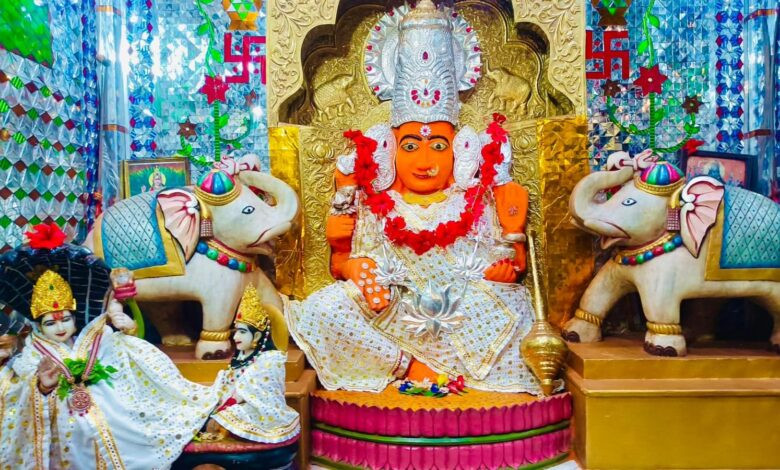 खरगोन के ऊन में महालक्ष्मी दर्शन शुरू: आधी रात बाद हुआ श्रृंगार-आरती, देररात तक उमड़ेंगे श्रद्धालु 1 20 kv 5