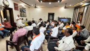 सेंधवा में अनुसूचित जनजाति आयोग अध्यक्ष अंतरसिंह आर्य ने की बैठक, आदिवासी नेताओं संग बनाई गौरव दिवस की रूपरेखा 2 25 aa1