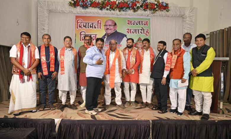 बड़वानी: अजजा आयोग अध्यक्ष अंतरसिंह आर्य बोले — जनजाति वर्ग के अत्याचार मामलों की शिकायत सीधे आयोग को करें 1 25 rd1