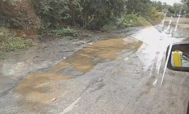 सेंधवा की सड़कों की दुर्दशा पर विधायक मोंटू सोलंकी का सख्त रुख, बोले– जनता की सुरक्षा सर्वोच्च प्राथमिकता 1 27 sadak3