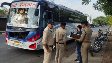 बड़वानी में आरटीओ और यातायात पुलिस की संयुक्त कार्रवाई, दो बसें जब्त कृ 22 वाहनों पर चालानी कार्रवाई 5 29 rto2