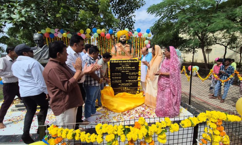 सेंधवा: खाज्या नायक की प्रतिमा अनावरण में बोले अंतरसिंह आर्य – आजादी में आदिवासी वीरों का अमर योगदान 1 31 aa2