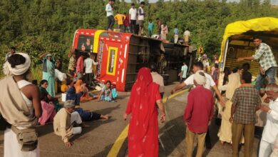 खेतिया-पाटी रोड पर बड़ा हादसा: नर्मदा परिक्रमा जा रही बस पलटी, एक श्रद्धालु की मौत, कई घायल 6 31 khetiya exi 2