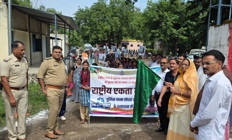 सेंधवा: लौह पुरुष की 150वीं जयंती पर ‘रन फॉर यूनिटी’ का भव्य आयोजन, जनता का जोश दिखा 1 31 sdw pol1