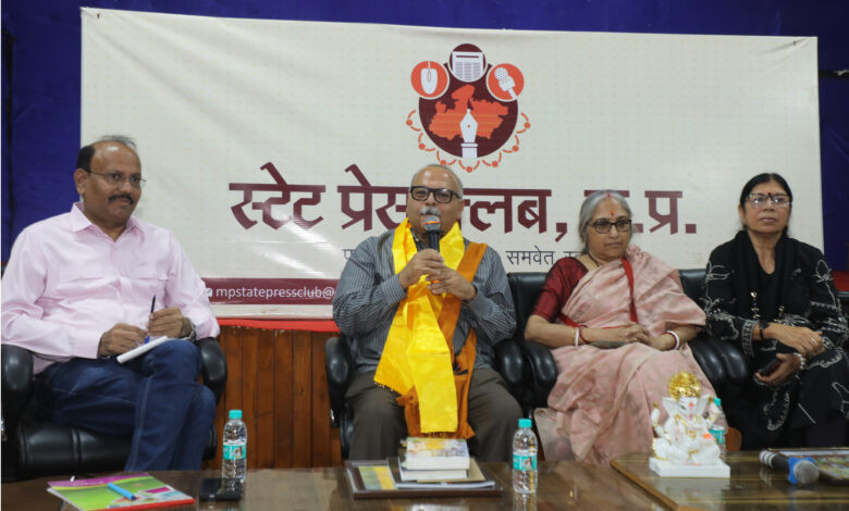 नई पीढ़ी देखती है, सुनती है लेकिन पढ़ती नहीं 1 H06A0424