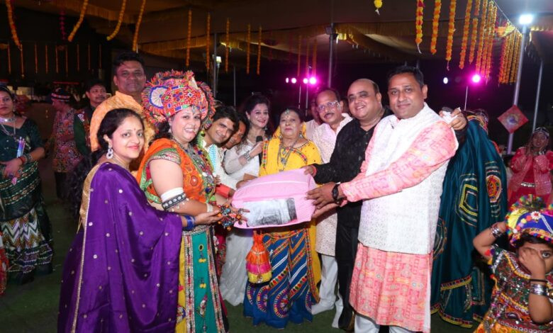 श्री अग्रसेन क्लब द्वारा शरद पूर्णिमा के अवसर पर डांडिया गरबा रास का आयोजन सम्पन्न हुआ 1 IMG 20251006 WA0041