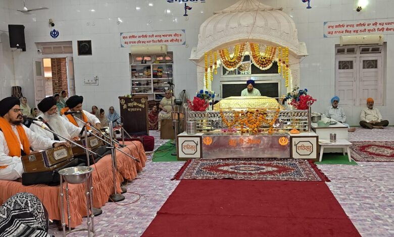 बड़वाह। श्री गुरु रामदास जी के प्रकाश पर्व पर दूसरे दिन भी हुए आयोजन...श्री गुरु रामदास जी के प्रकाश पर्व पर भक्तिमय हुआ माहौल... 1 IMG 20251009 WA0047