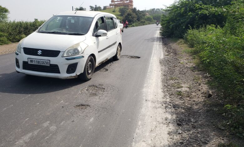 बड़वाह। मोरटक्का पुल पर भारी वाहनों का आवागमन तत्काल बंद करने के लिए विधायक सचिन बिरला एवं नपाध्यक्ष ने जिला कलेक्टरों को लिखा पत्र... 1 IMG 20251009 WA0058