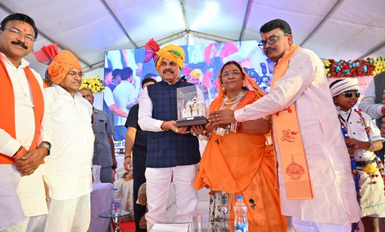नशा नाश की जड़, जनजातीय वर्ग का कल्याण प्राथमिकता, जनजातीय वर्ग का समग्र कल्याण राज्य सरकार की सर्वोच्च प्राथमिकता 1 IMG 20251011 WA0038