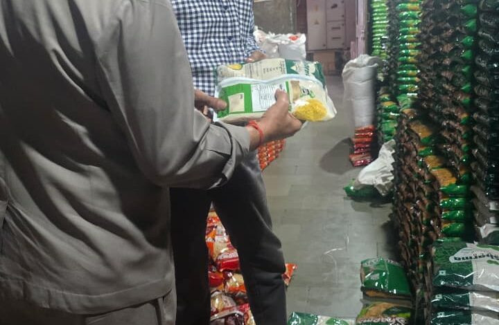 सेंधवा शहर में खाद्य सुरक्षा विभाग की छापेमार कार्यवाही 1 IMG 20251017 WA0107 1