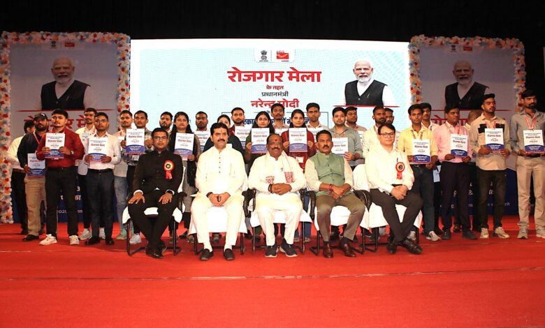 इस बार रोशनी का त्योहार दिवाली आप सबके जीवन में नई रोशनी लेकर आया है- मोदी 1 IMG 20251024 WA0033