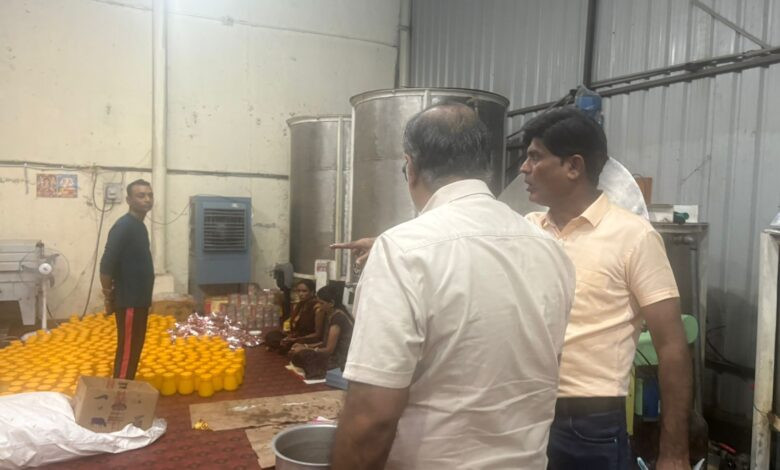 बड़ी मात्रा में मिलावटी घी जप्त, फैक्ट्री आगामी आदेश तक की गई बंद 1 IMG 20251030 WA0001