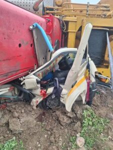 लापरवाही ने ली दो बेगुनाहों की जान पीथमपुर-सागौर में निर्माणाधीन रेलवे ओवरब्रिज पर पलटी क्रेन, पोकलेन और क्रेन की मदद से निकाले शव 2 IMG 20251030 WA0021