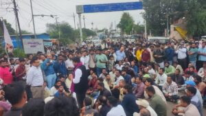 लापरवाही ने ली दो बेगुनाहों की जान पीथमपुर-सागौर में निर्माणाधीन रेलवे ओवरब्रिज पर पलटी क्रेन, पोकलेन और क्रेन की मदद से निकाले शव 3 IMG 20251030 WA0025