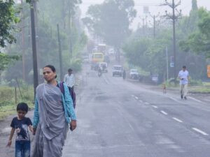 मौसम का यू टर्न... मौसम की करवट ने किसानों की बढ़ाई परेशानी खेती काम हुआ बंद बारिश से बोवनी में पिछडाए किसान। 2 IMG 20251030 WA0032