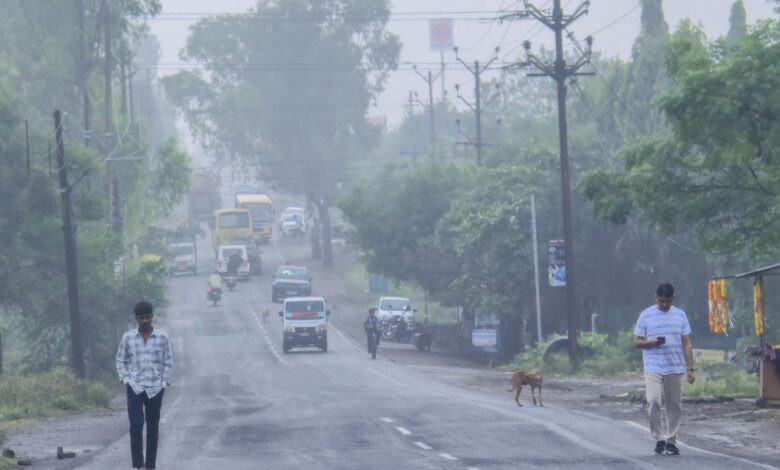 मौसम का यू टर्न... मौसम की करवट ने किसानों की बढ़ाई परेशानी खेती काम हुआ बंद बारिश से बोवनी में पिछडाए किसान। 1 IMG 20251030 WA0033