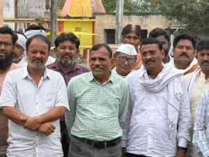 सेंधवा। कुंडिया–वरला मार्ग के निर्माण की मांग को लेकर तहसीलदार को सौंपा ज्ञापन 15 दिनों में कार्य प्रारंभ न होने पर आंदोलन की चेतावनी 3 IMG 20251030 WA0063