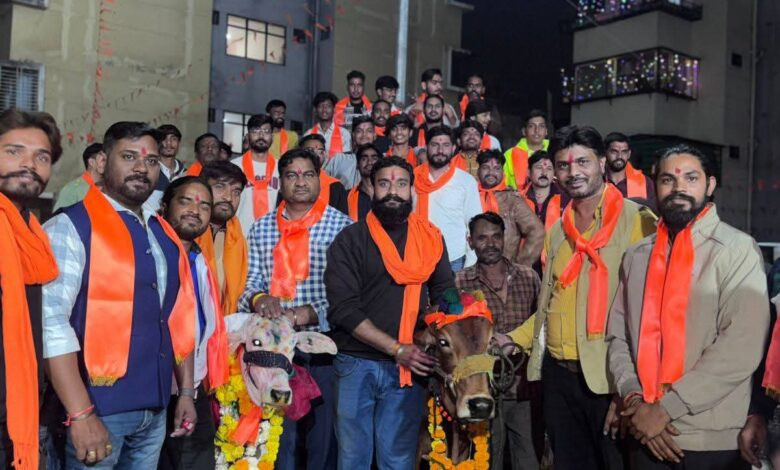 विहिप एवं बजरंगदल ने तीन दिनों तक चलाया जिले के ग्रामीण अंचलों में गौसेवा के प्रति जागरूकता अभियान 1 IMG 20251031 WA0050