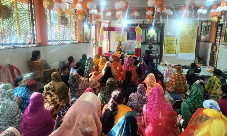 सेंधवा। श्री खाटू श्याम कथा में घटोत्कच-मोरवी विवाह प्रसंग सुनकर भावविभोर हुए श्रद्धालु 1 01 nov katha