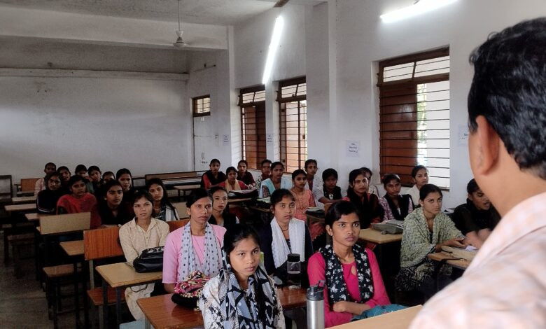 सेंधवा। मध्य प्रदेश स्थापना दिवस पर विद्यार्थियों ने लिया राष्ट्र की एकता और अखंडता बनाए रखने का संकल्प 1 01 nov pg1