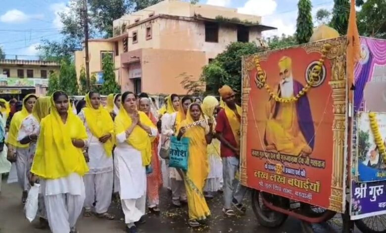 बड़वानी में श्री गुरुनानक देव जी के 555वें प्रकाश पर्व पर निकला नगर कीर्तन, श्रद्धा और भक्ति का अनूठा संगम 1 03 bwna