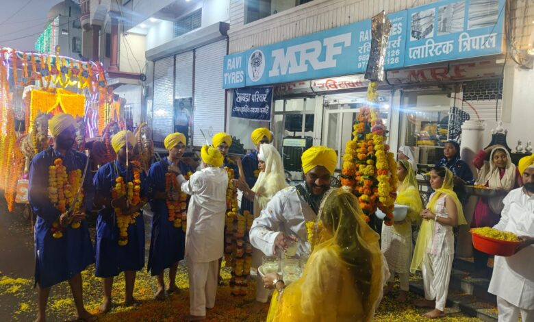 सेंधवा। सतगुरु नानक प्रगटिया मिटी धुंध जग चानण होआ 1 03 sdw