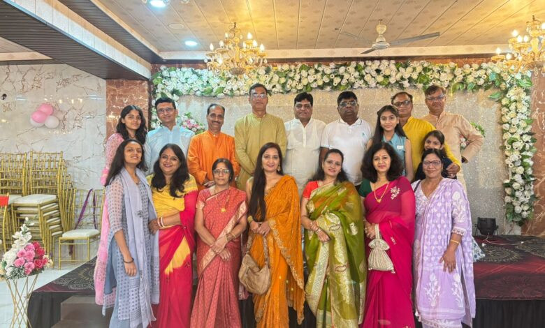 दिवाली मिलन एकजुट होकर सभी पर्व मनाएं और परंपरा जीवित रखे - संजय मोहासे 1 IMG 20251102 WA0020