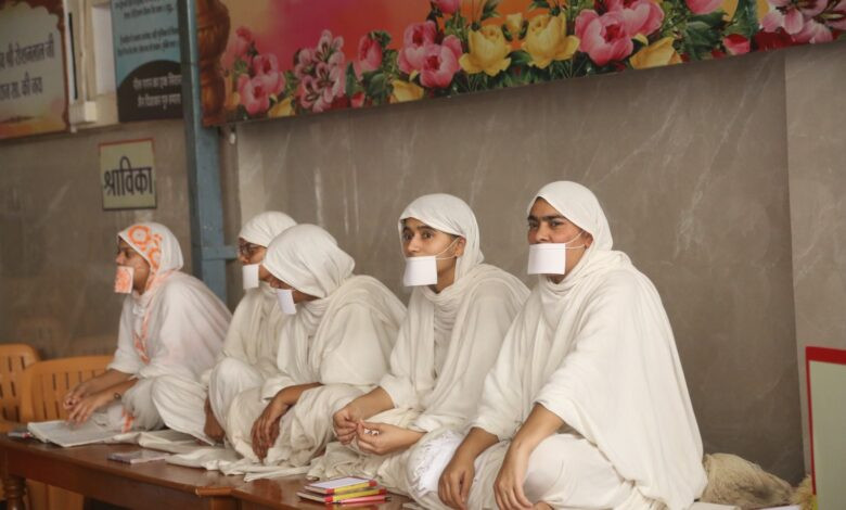 समाज में अहिंसा, सत्य, बम्हचर्य और संयम की शिक्षा दी -महासतीजी 1 IMG 20251102 WA0116