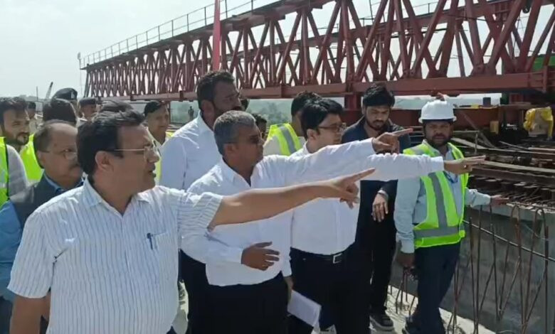 बड़वाह। बड़वाह में नर्मदा पुल फरवरी में एवं फोरलेन मार्ग मार्च में होगा शुरू.... एनएचएआई के चेयरमैन ने किया हाइवे के कार्यों का निरीक्षण... 1 IMG 20251104 WA0025