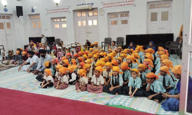 बड़वाह। स्कूली बच्चों ने स्टेशन रोड़ स्थित बड़वाह गुरुद्वारे का किया भ्रमण... 1 IMG 20251104 WA0027