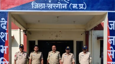 बड़वाह। बड़वाह में पुलिस ने अवैध शराब का परिवहन करने वाले आरोपी के विरुद्ध की कार्यवाही... 2 IMG 20251107 WA0015