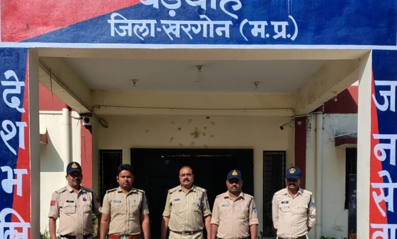 बड़वाह। बड़वाह में पुलिस ने अवैध शराब का परिवहन करने वाले आरोपी के विरुद्ध की कार्यवाही... 1 IMG 20251107 WA0015