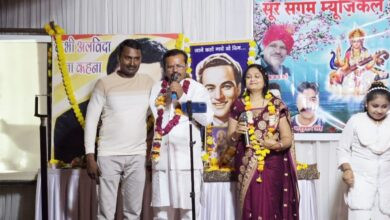 बड़वाह। बड़वाह में ‘सरगम का सफर’ कार्यक्रम में झूमे सुरों के दीवाने...40 कलाकारों ने दी 11 घंटे तक शानदार प्रस्तुतियां... 2 IMG 20251107 WA0020