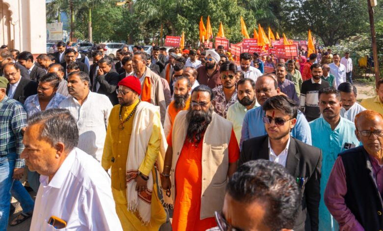 हिंदू समाज ने भरी हुंकार किसी भी स्थिति में अखंड पूजा बाधित नहीं होगी , समिति के आव्हान पर सकल हिन्दू समाज ने सोपा ज्ञापन। 1 IMG 20251118 WA0035