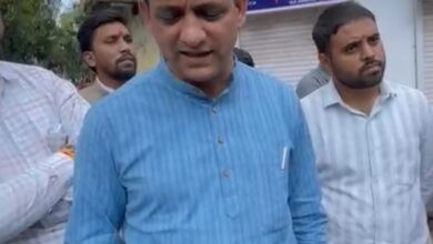 तीन महीने से लंबित रेस्टोरेशन कार्य पर महापौर ने जोनल अधिकारी और ठेकेदार को लगाई फटकार 10 IMG 20251104 175430