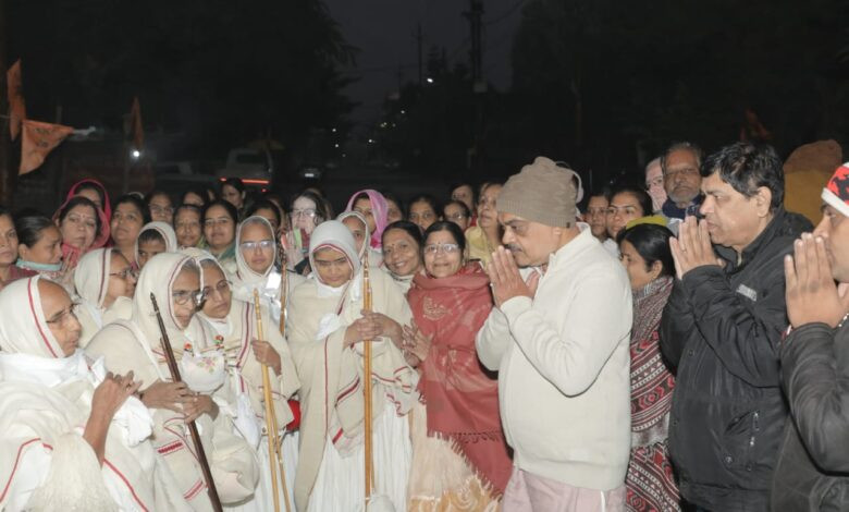 सुबह-सुबह कड़ाके की सर्दी...7 डिग्री साध्वी अमित गुणा श्रीजी एवं श्री संघ का विहार 1 WhatsApp Image 2025 11 18 at 19.47.07