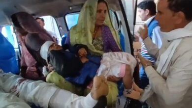 बड़वाह। कार ने बाइक को मारी टक्कर...चार वर्षीय बच्ची सहित तीन गंभीर घायल... 4 IMG 20251210 WA0009