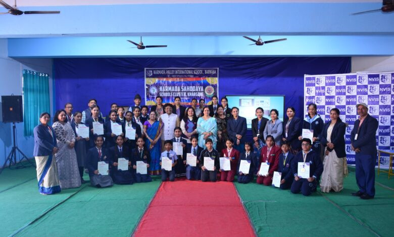 बड़वाह। नर्मदा वैली इंटरनेशनल स्कूल में हिंदी स्टोरी टेलिंग प्रतियोगिता हुई सम्पन्न...12 स्कूलों के छात्रों ने लिया इस प्रतियोगिता में भाग... 1 IMG 20251212 WA0017