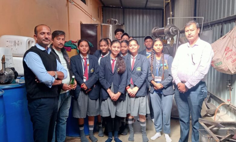 बड़वाह। निर्मल विद्यापीठ स्कूल द्वारा वाणिज्य वर्ग के विद्यार्थियों का औद्योगिक भ्रमण.... 1 IMG 20251213 WA0005