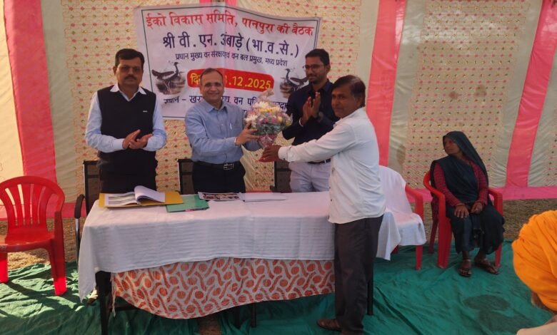 जिले की नर्सरींयों को हाईटेक करने की दिशा में कदम बढ़ाए वन विभाग तकनीक व उन्नत किस्म के साथ व्यापारिक दृष्टि से लाभकारी पौधों को तैयार करे -अंबाडे 1 IMG 20251213 WA0064