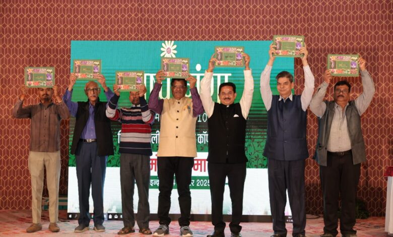 टेरेस गार्डन पर विश्व की पहली कॉफ़ी टेबल बुक के लोकार्पण में 1 IMG 20251216 WA0005