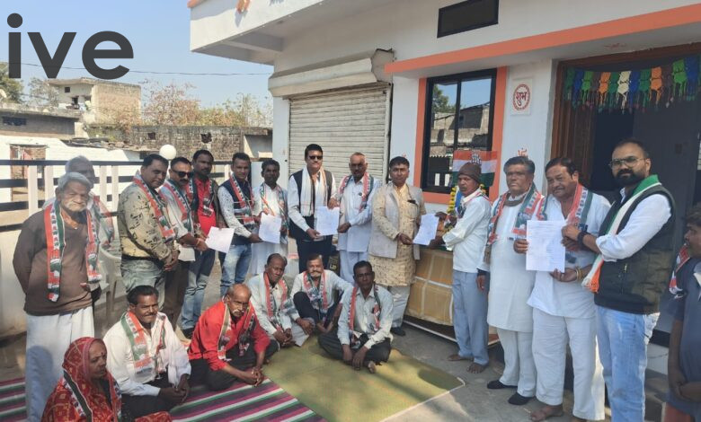 बड़वाह। कांग्रेस कार्यकर्ताओं ने कांग्रेस का स्थापना दिवस मनाया....मनरेगा योजना के नाम, स्वरूप और प्रावधानों में बदलाव की की निंदा... 1 IMG 20251228 WA0024