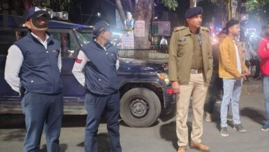 नए साल की रात के लिए पुलिस ने लगाए चैकिंग पॉइंट, शहर भर सीसीटीवी कैमरें रखी शहर पर निगरानी। नशाखोरी पर सख्त पहरा। 2 IMG 20251231 WA0031