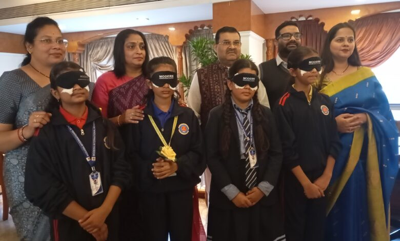 मॉडर्न इंटरनेशनल स्कूल के छात्र "क्वांटम ब्रेन परेड" में विश्व रिकॉर्ड बनाने के लिए तैयार* 1 IMG 20251213 152951