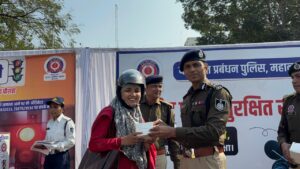 इंदौर पुलिस कमिश्नरेट द्वारा किया गया, 'हेलमेट वितरण 4 IMG 20260120 WA0124