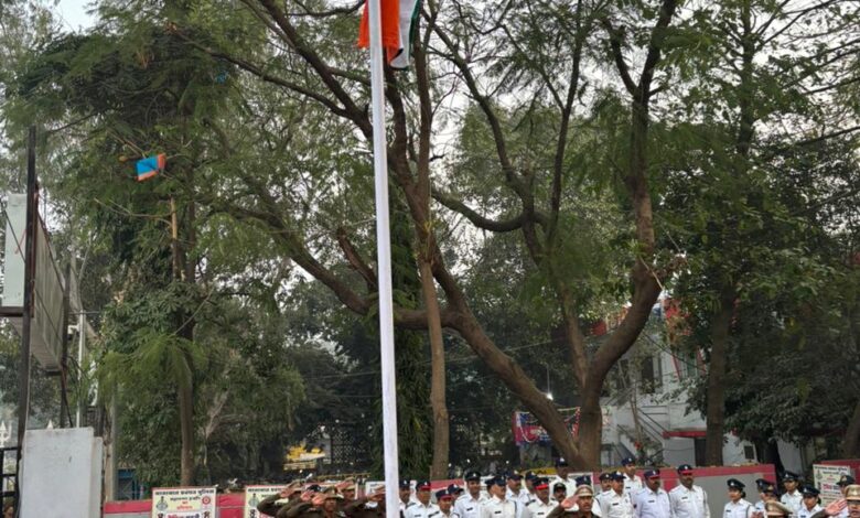 77वें गणतंत्र दिवस पर यातायात कार्यालय में समारोह 1 IMG 20260126 WA0092